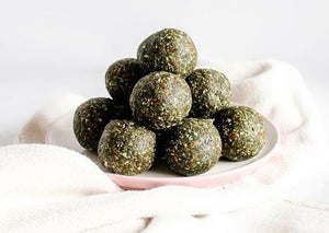 Coconut Spirulina Balls from The Wellth